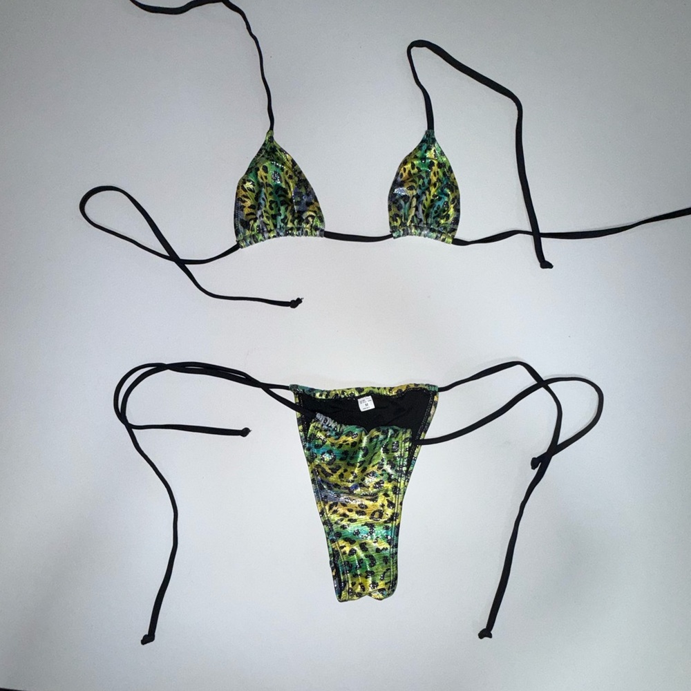 💚 Metallic Jungle Leopard Micro Bikini – M/L (Adjustable, Fits S–L)